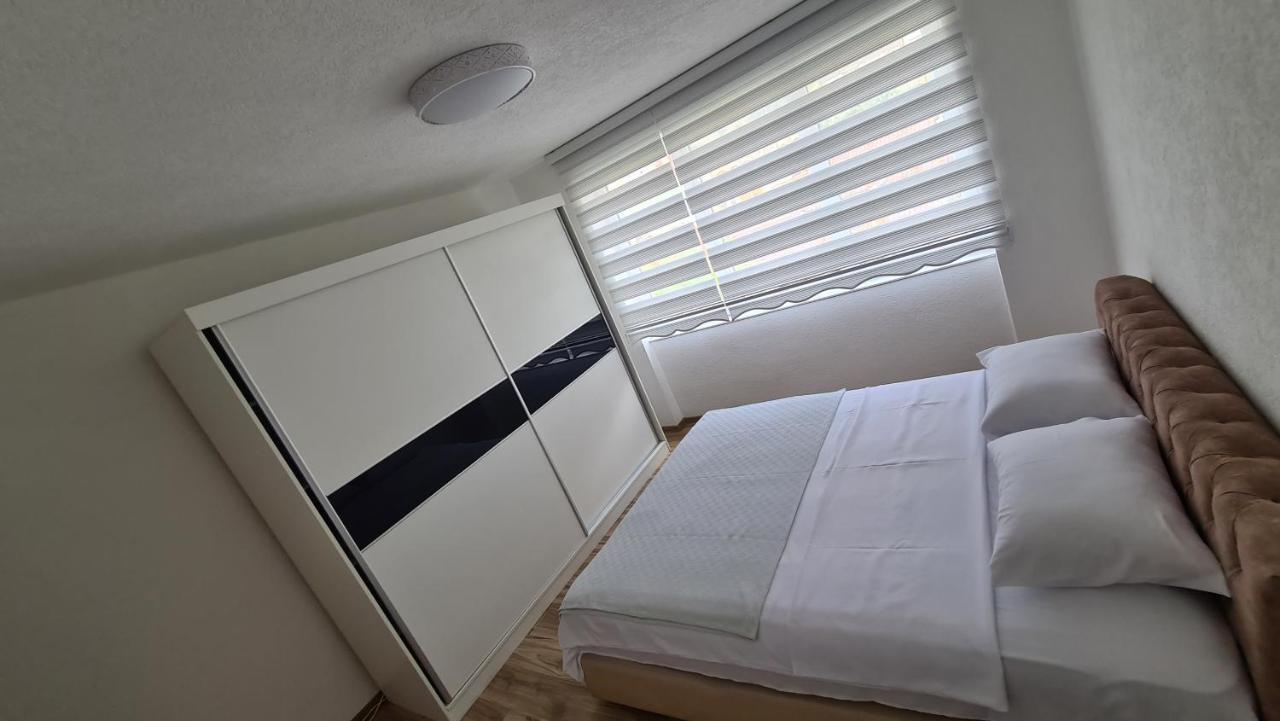 Galata Vip Apartment โนวีปาซาร์ ภายนอก รูปภาพ