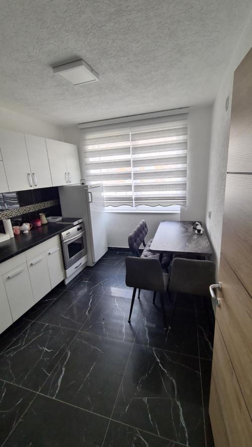 Galata Vip Apartment โนวีปาซาร์ ภายนอก รูปภาพ