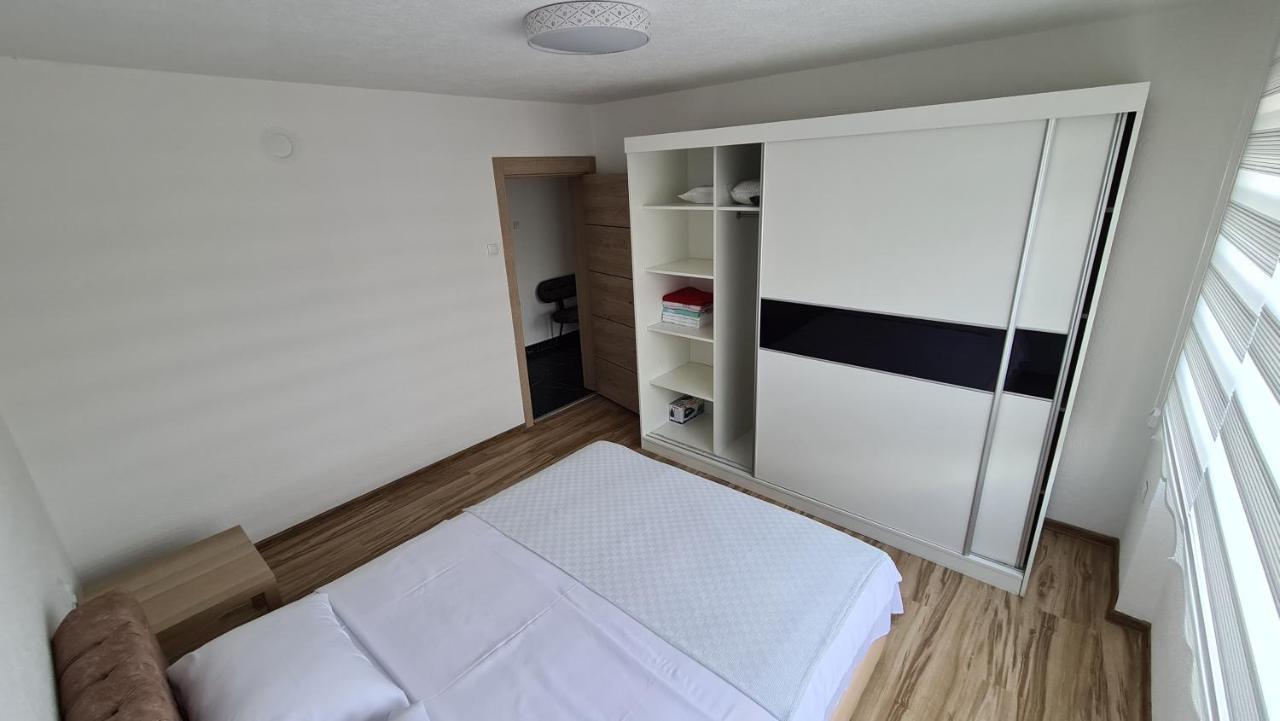 Galata Vip Apartment โนวีปาซาร์ ภายนอก รูปภาพ